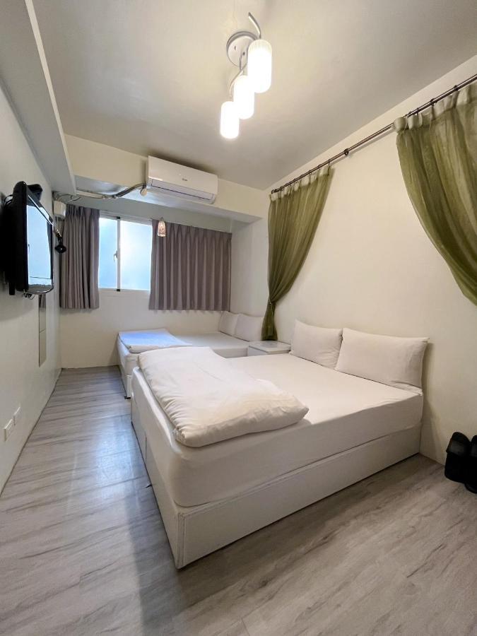 Fengchia Fun House Apartment Taichung Bagian luar foto