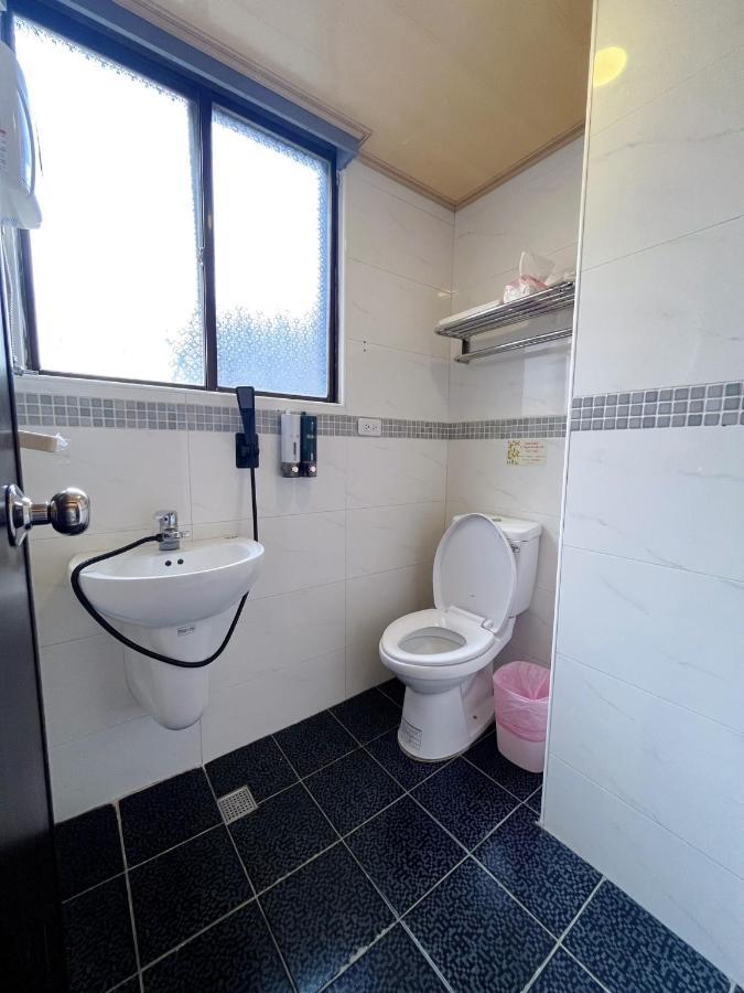 Fengchia Fun House Apartment Taichung Bagian luar foto