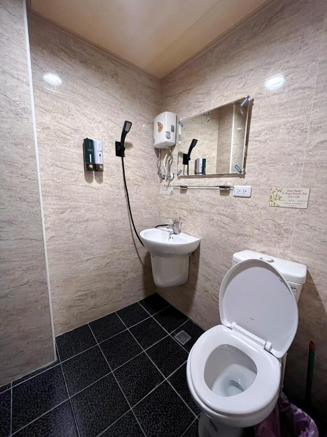 Fengchia Fun House Apartment Taichung Bagian luar foto