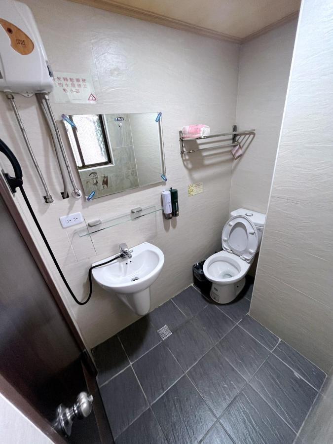 Fengchia Fun House Apartment Taichung Bagian luar foto