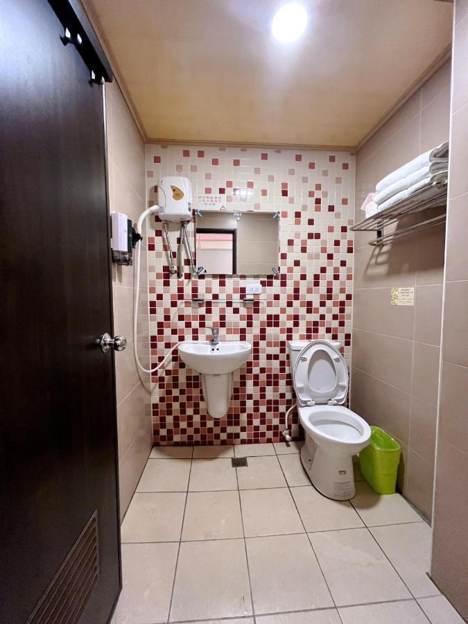 Fengchia Fun House Apartment Taichung Bagian luar foto
