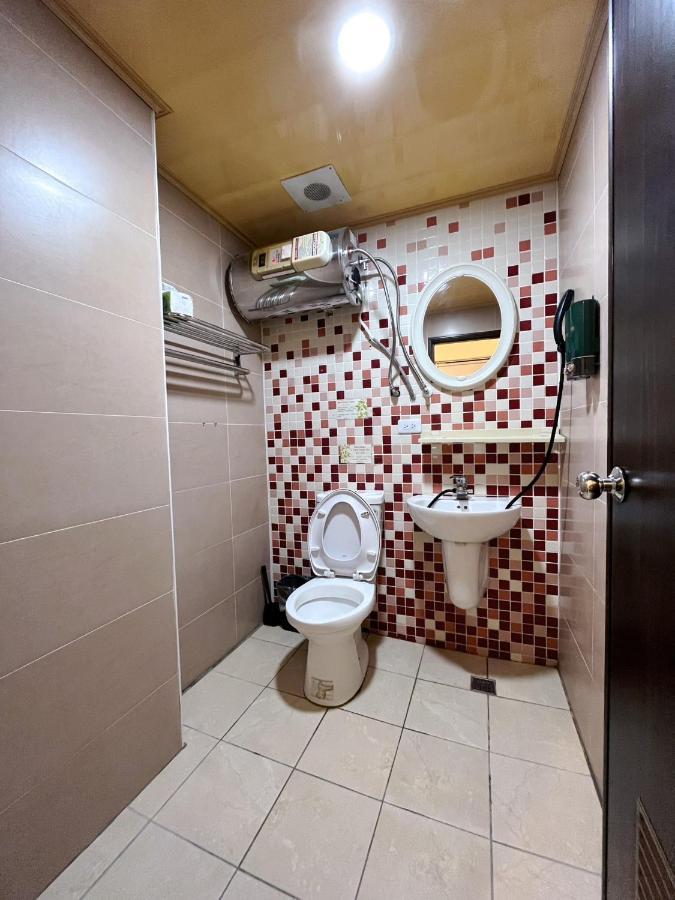 Fengchia Fun House Apartment Taichung Bagian luar foto