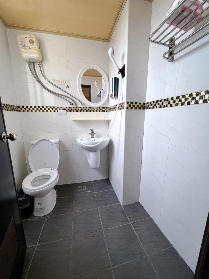 Fengchia Fun House Apartment Taichung Bagian luar foto